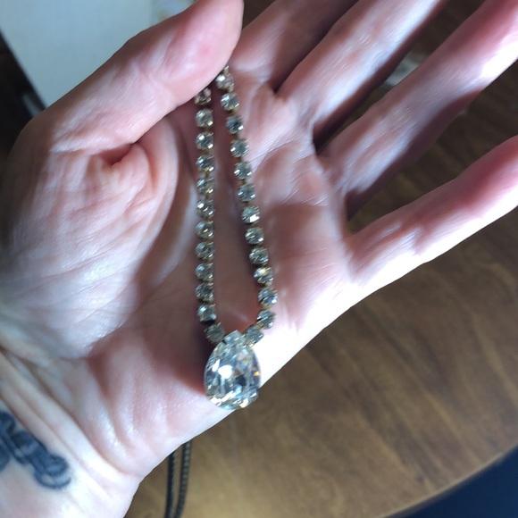 18” Beautiful Rhinestone Necklace - Picture 11 of 15